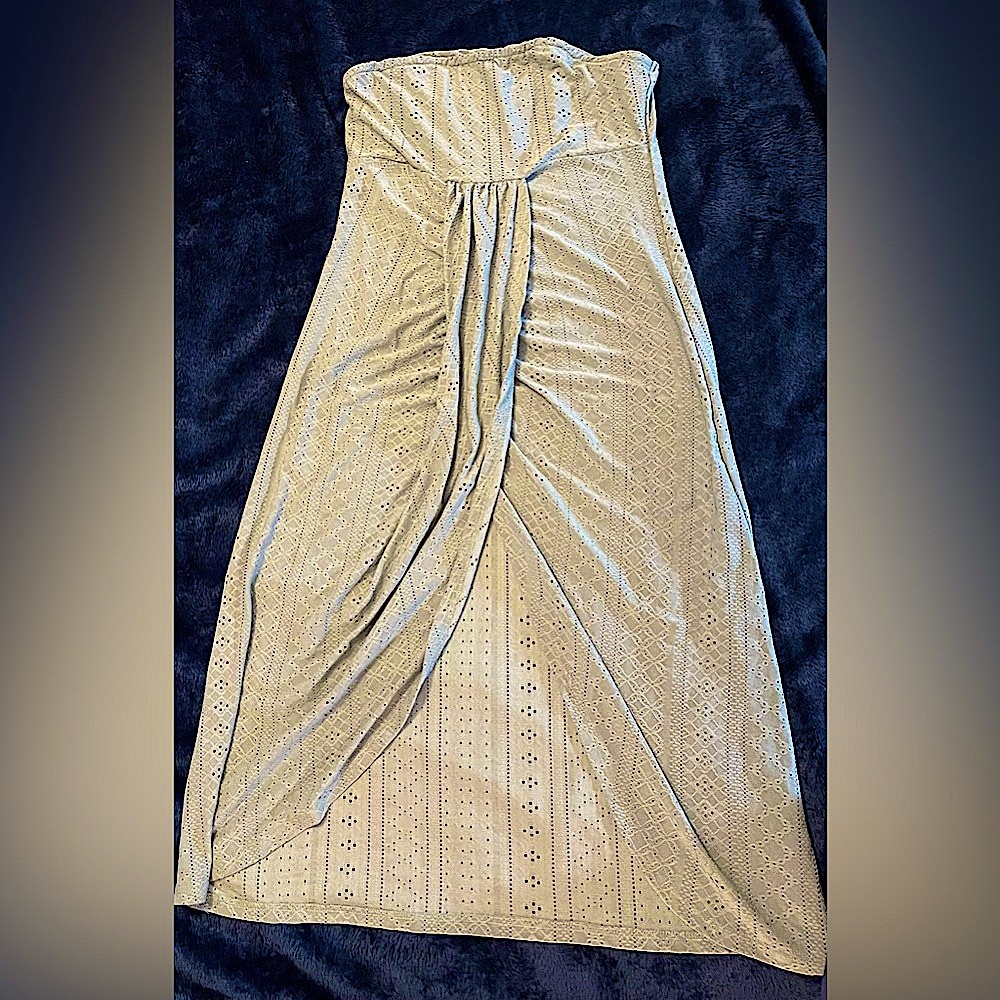 NWOT* Women’s Green Maxi Wrap Dress with Ruched Strapless Design (bin B)